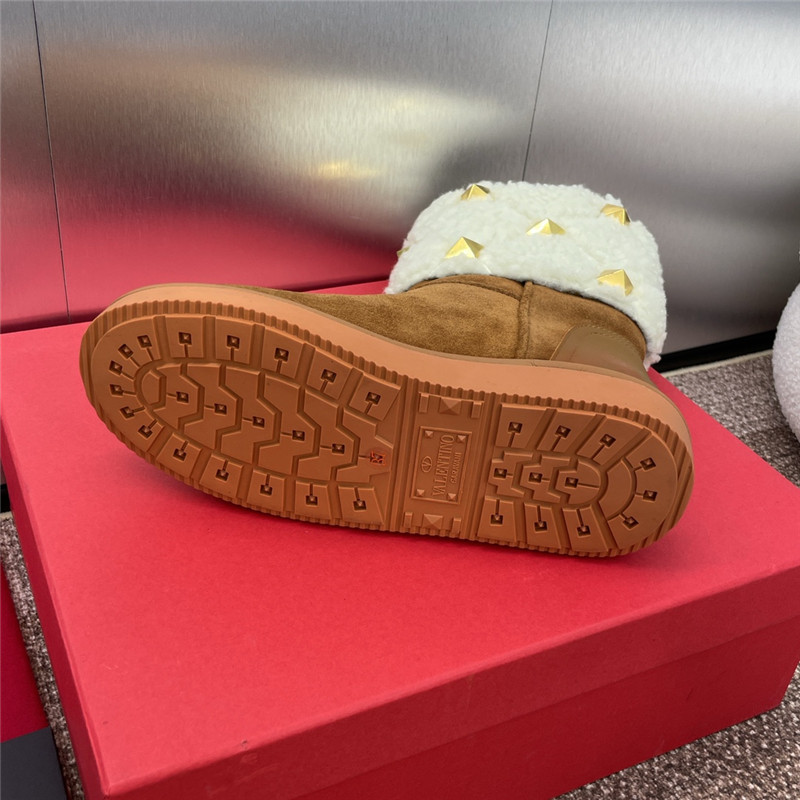 Va1e*ntin0 brown shearling studs suede ankle boots