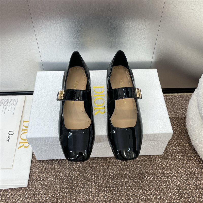 D10r miss D10r strap pumps black patent calfskin