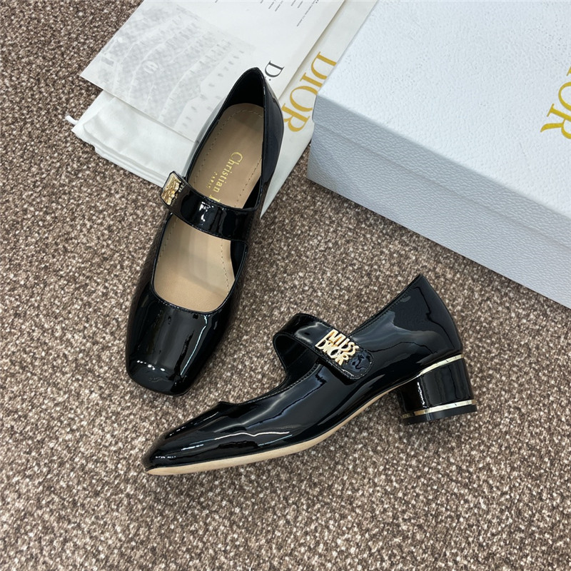 D10r miss D10r strap pumps black patent calfskin