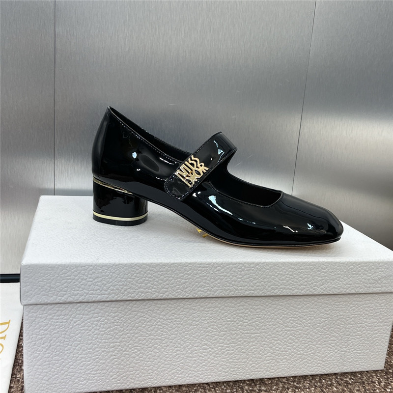 D10r miss D10r strap pumps black patent calfskin