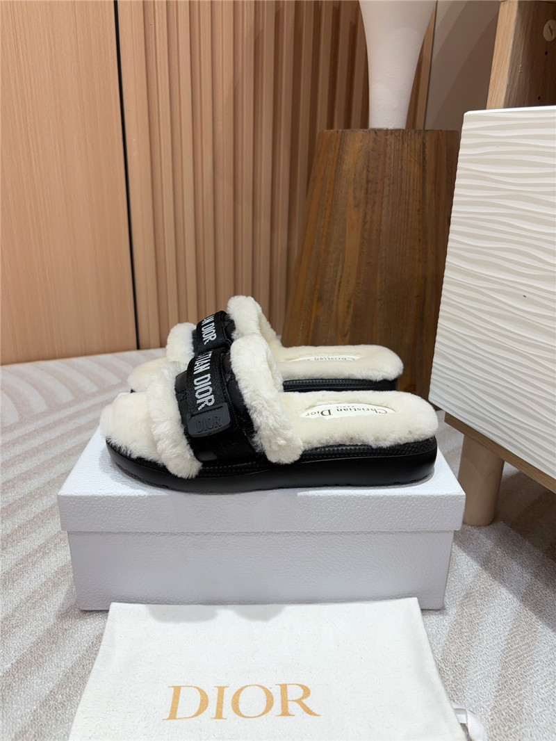 D10r evolution slides in black/white quilted leather & fur
