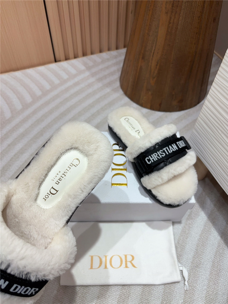D10r evolution slides in black/white quilted leather & fur