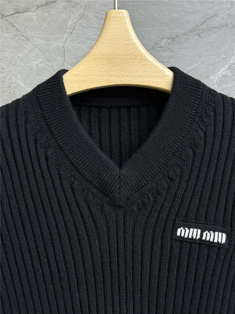 Miu Miu V-Neck Rib Wool Crop Sweater in Black