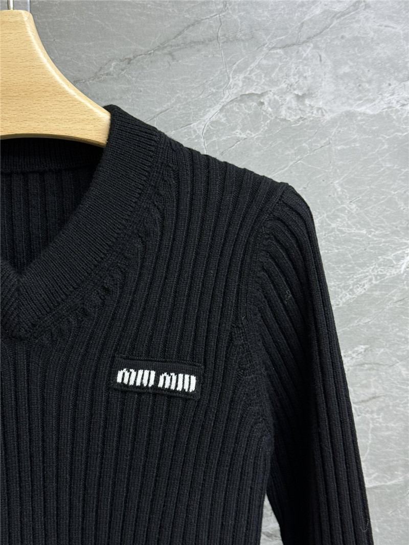 Miu Miu V-Neck Rib Wool Crop Sweater in Black