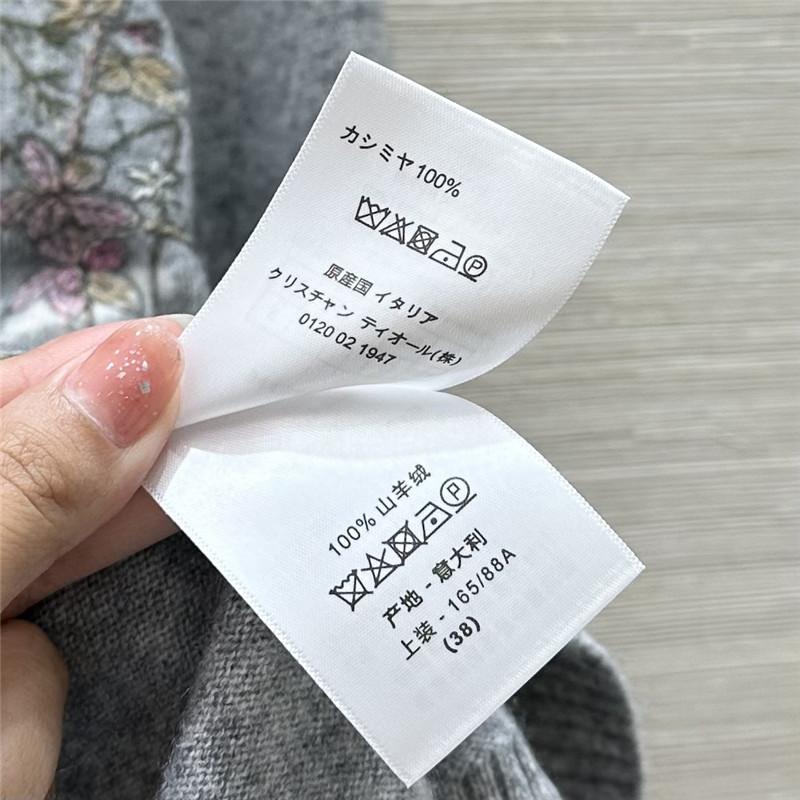 D10r saisons motif embroidered sweater grey