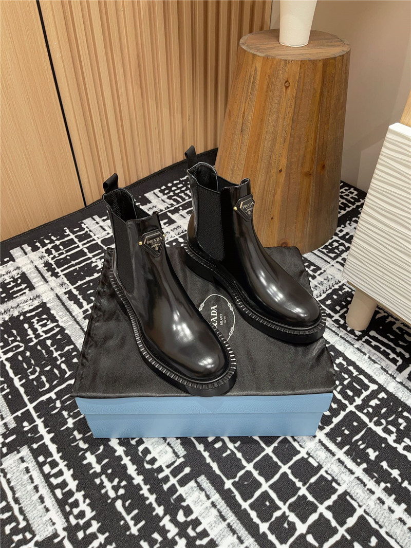 Pra*a logo patent leather chelsea boots