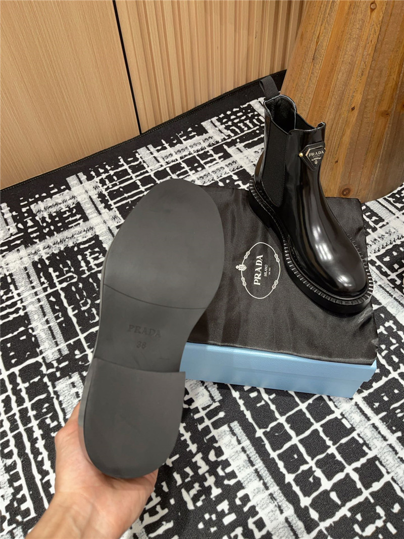 Pra*a logo patent leather chelsea boots