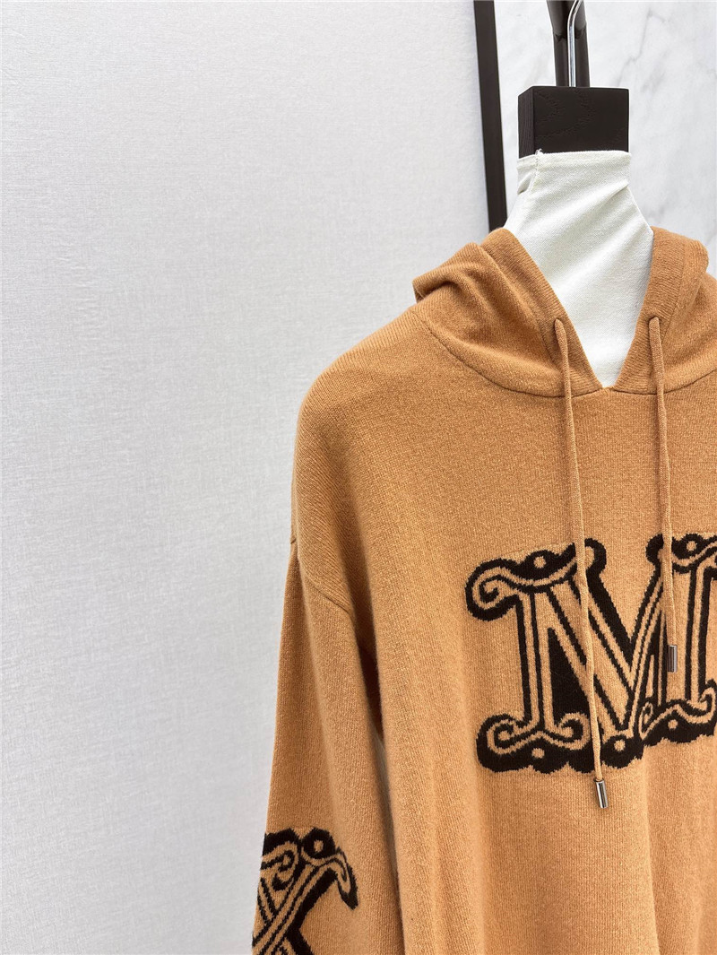 Vanitoo Logo-Intarsia Knit Hoodie in Yellow