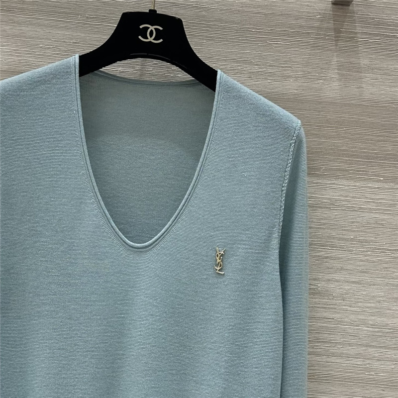 Y51 v-neck merino wool sweater cyan-blue