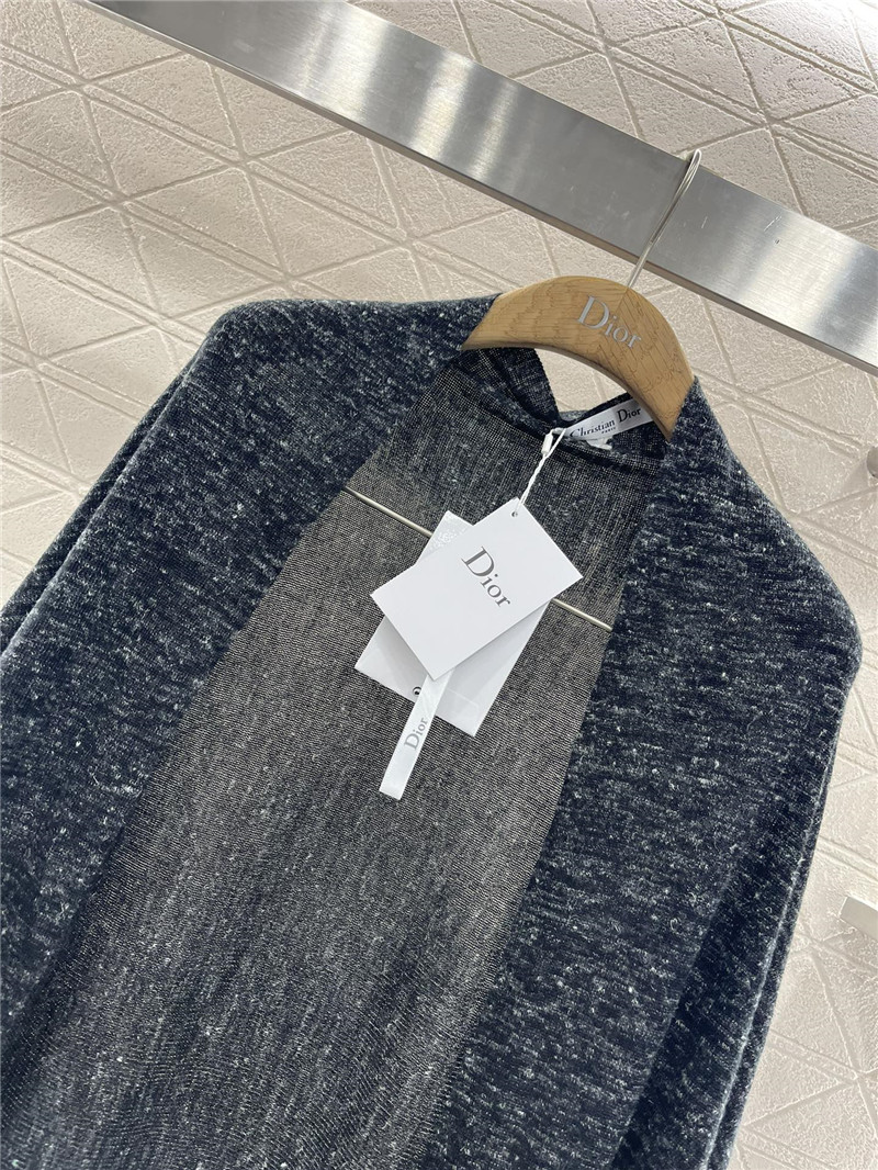 D10r wool knitted shawl