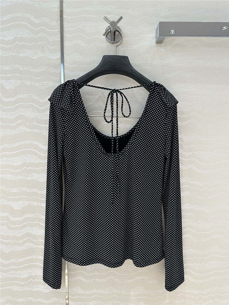 Ch**el logo bottoming top