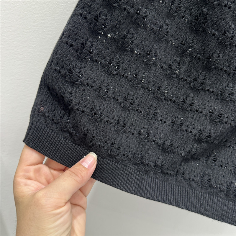 l0vis Vvtt0n lv off-shoulder knitted skirt