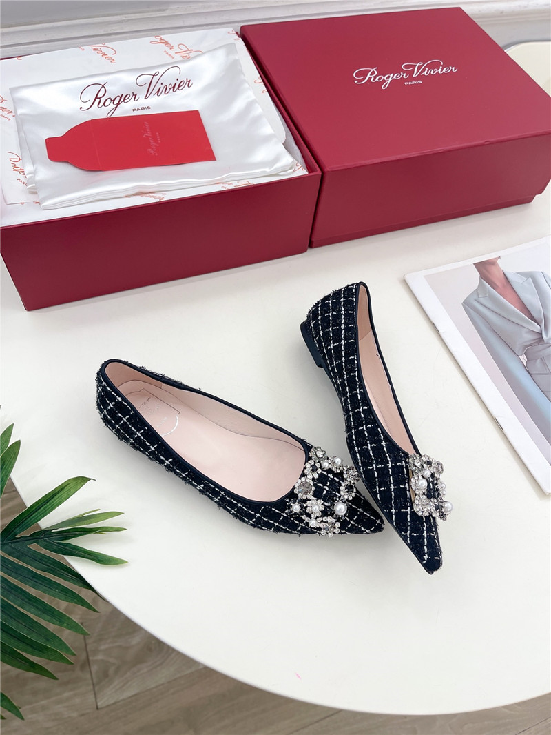 Roger Vivier Efflorescence Flats in Black Tweed