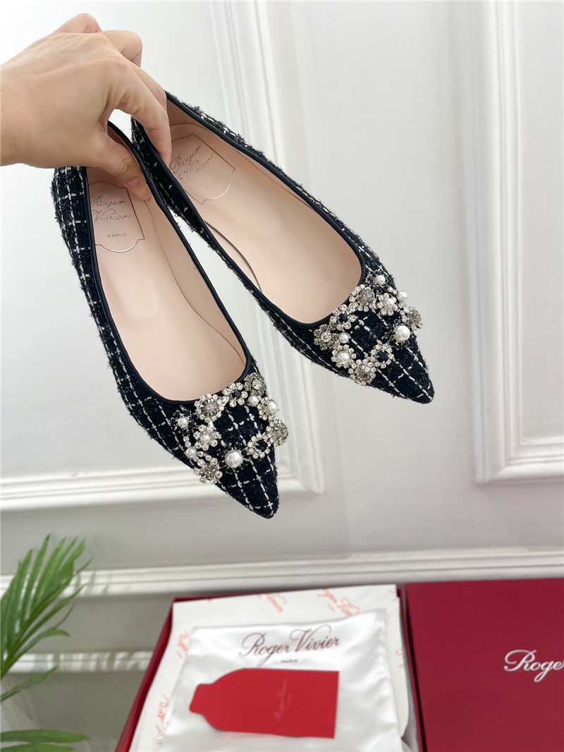 Roger Vivier Efflorescence Flats in Black Tweed