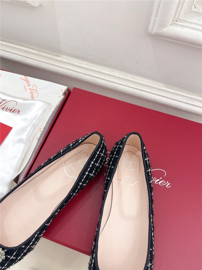 Roger Vivier Efflorescence Flats in Black Tweed