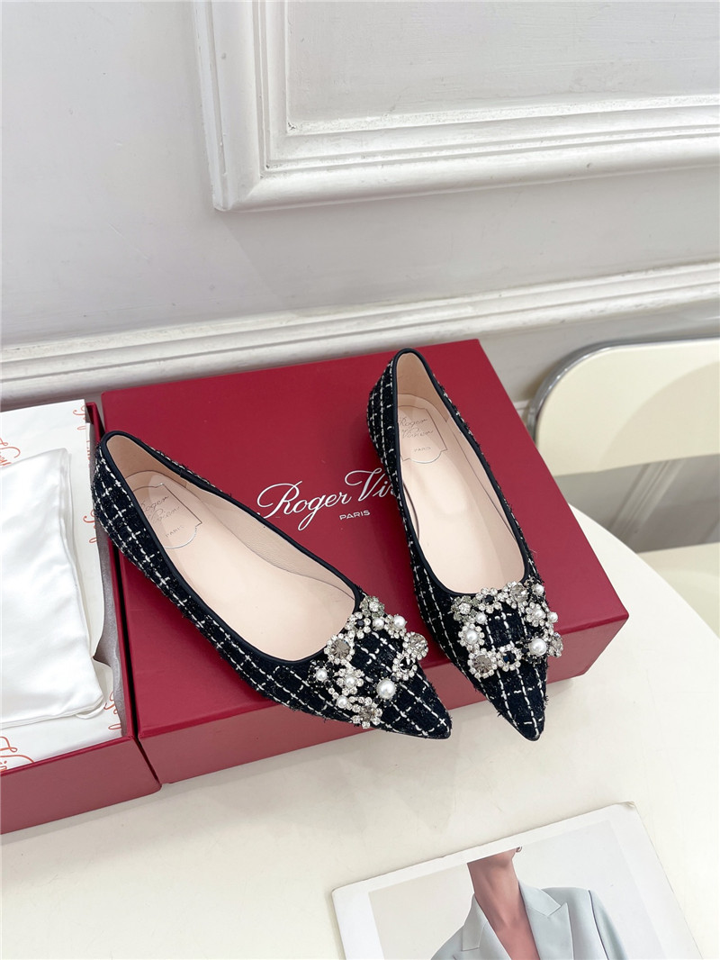 Roger Vivier Efflorescence Flats in Black Tweed
