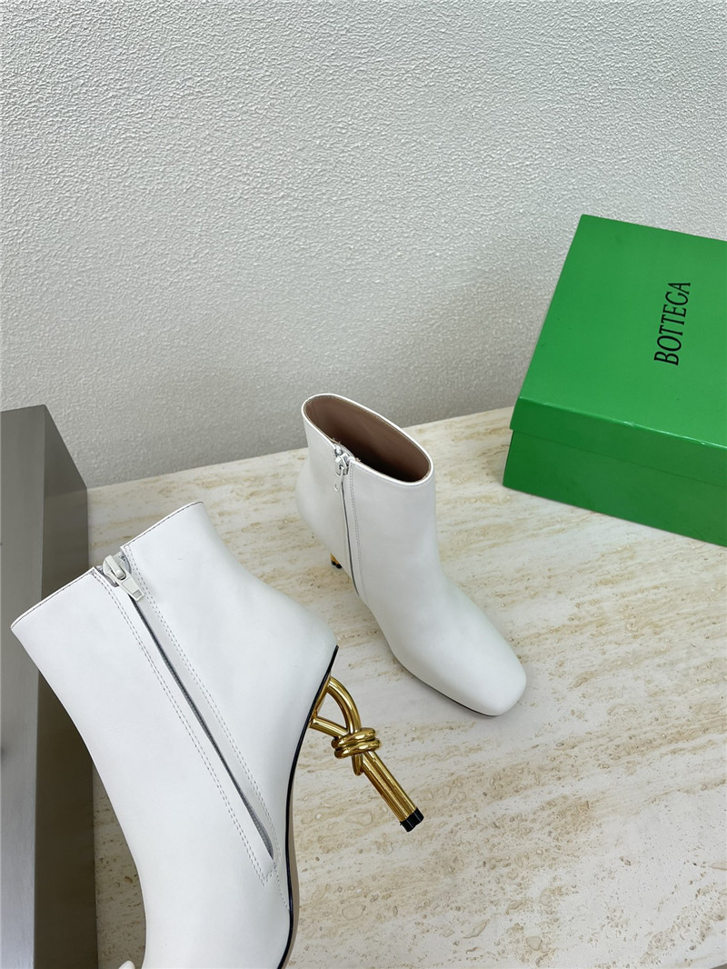 b0tt*ga Ven*ta off-white sculpted heel ankle boots