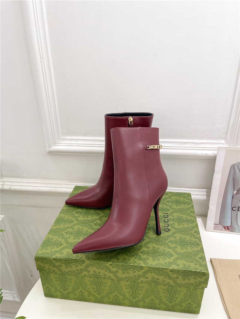 Gvc*1 women’s signoria ankle boots in burgundy