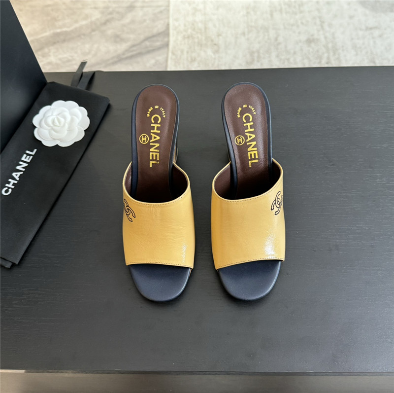 Ch**el beige pattern chunky heel mule sandals