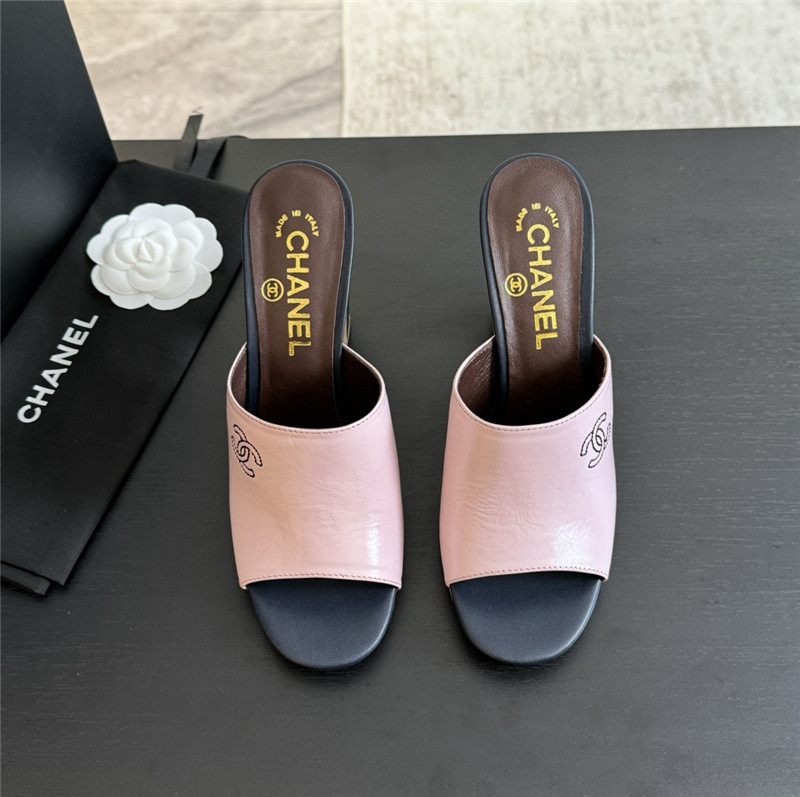 Ch**el pink pattern chunky heel mule sandals