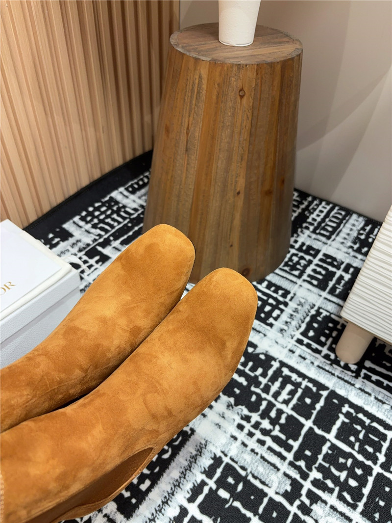 D10r icon suede heeled ankle boot in brown