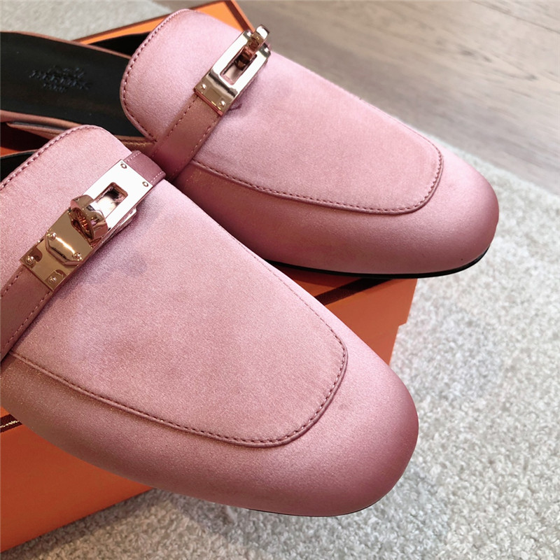 H**me5 kelly buckle oz mule in pink suede