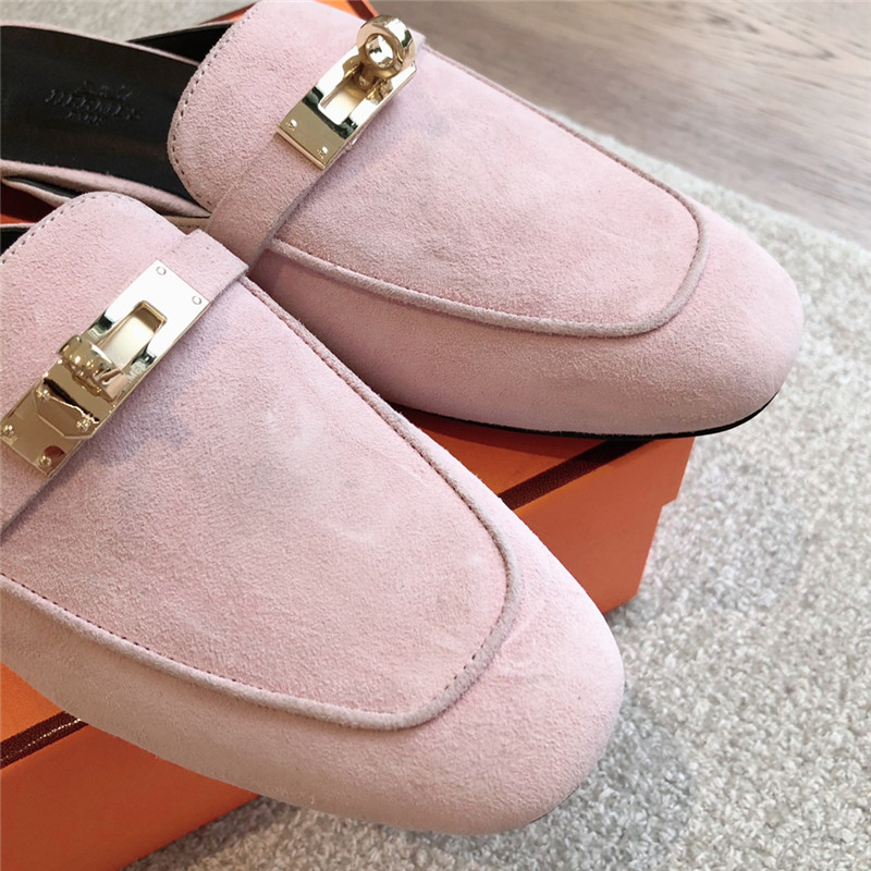 H**me5 kelly buckle oz mule in baby pink suede