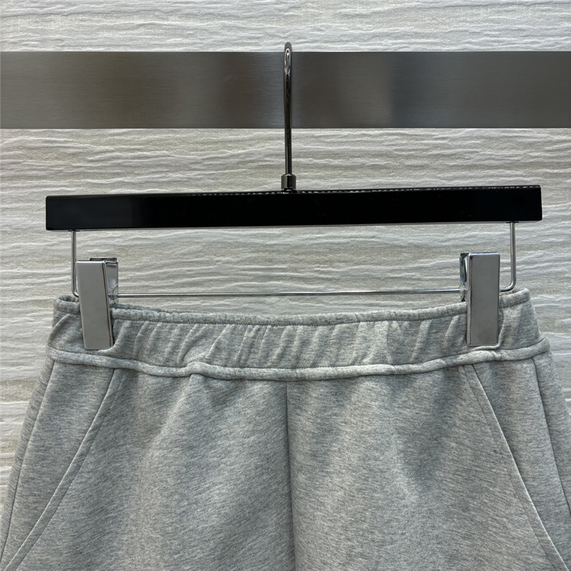 Gvc*1 elastic waist shorts