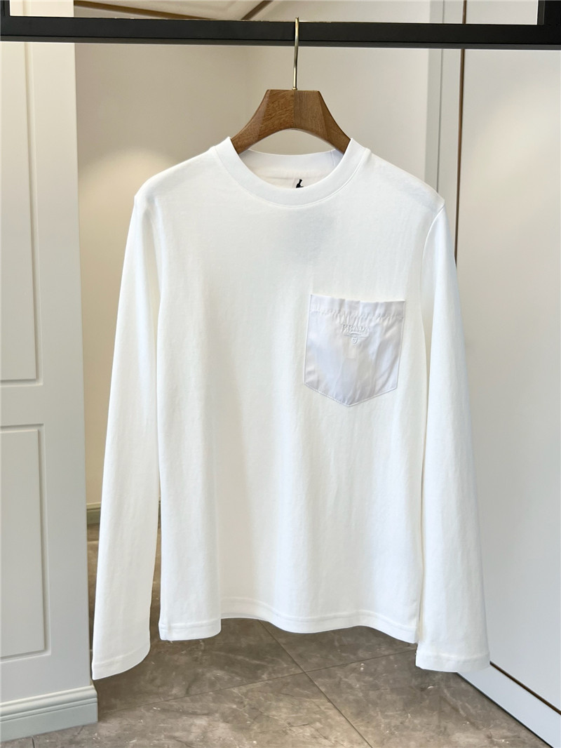 Pra*a solid color t-shirt