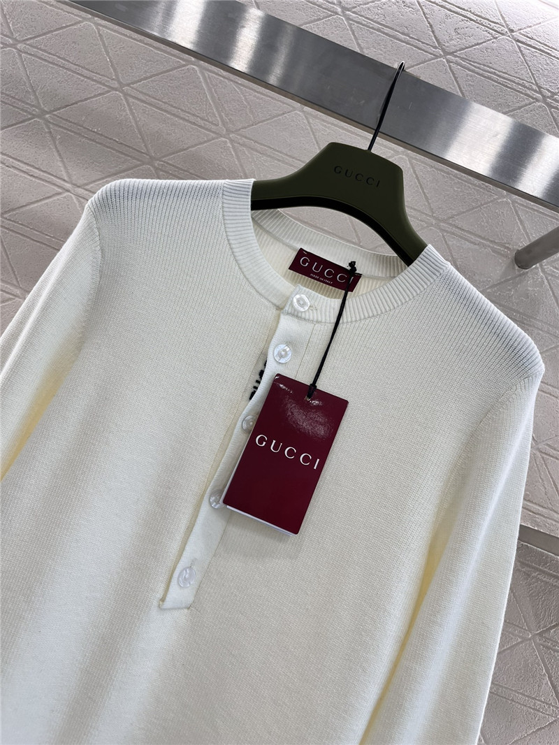 Gvc*1 stripe hem rib wool pullover in white