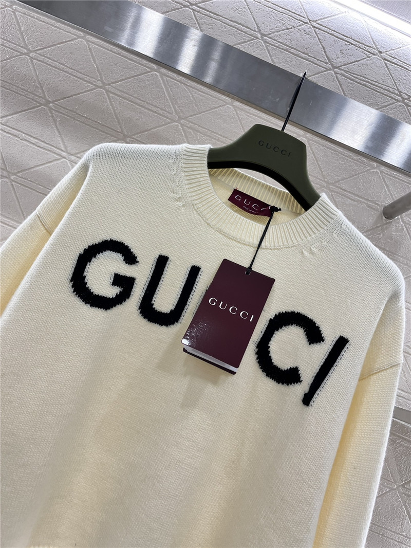 Gvc*1 logo intarsia wool jumper in ivory