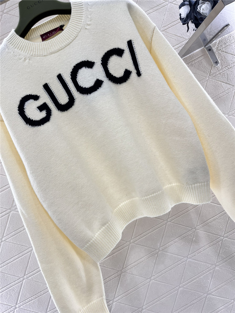 Gvc*1 logo intarsia wool jumper in ivory