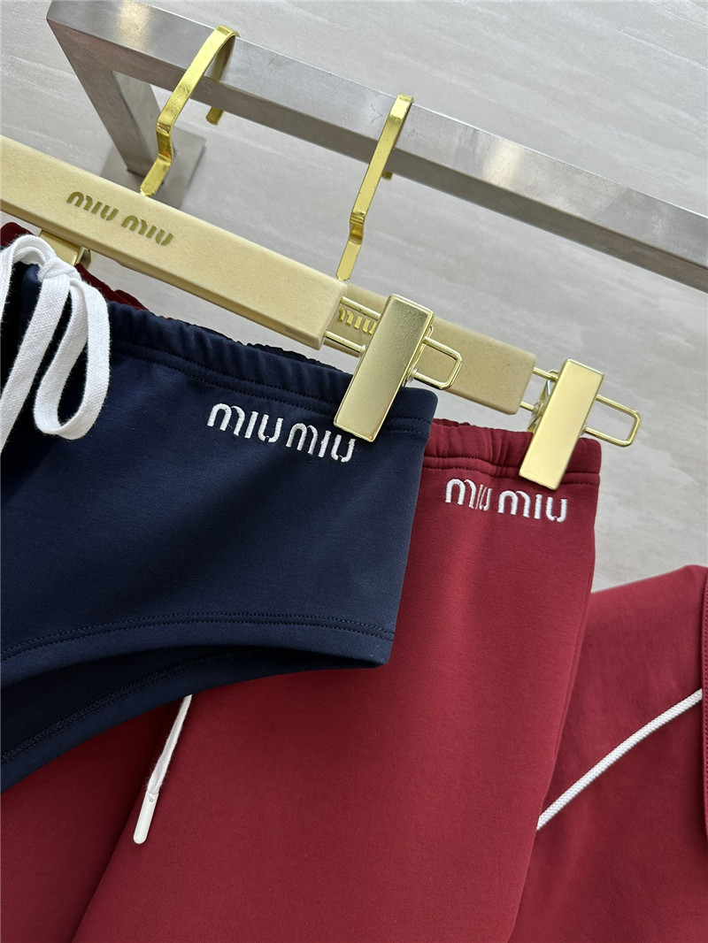 M1um1u sports suit