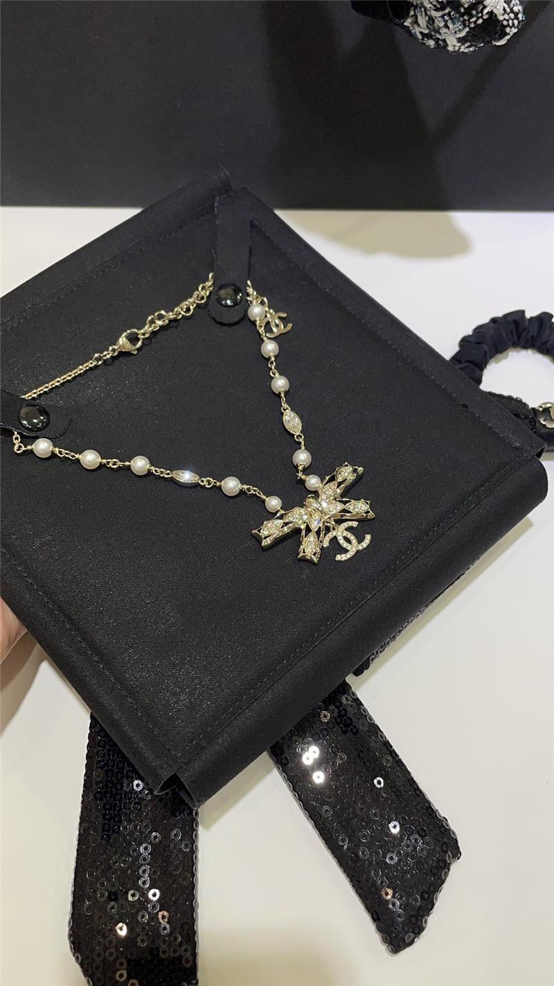 Ch**el bow choker pearl necklace