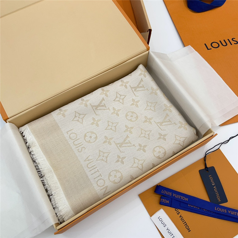 l0vis Vvtt0n lv gold and silver silk shawl