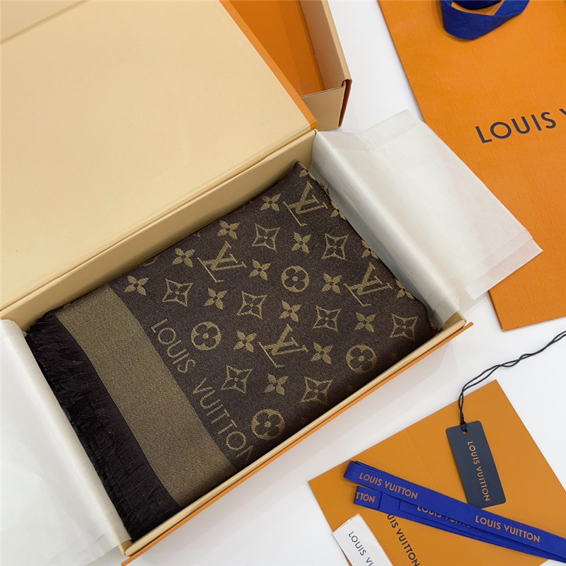 l0vis Vvtt0n lv gold and silver silk shawl