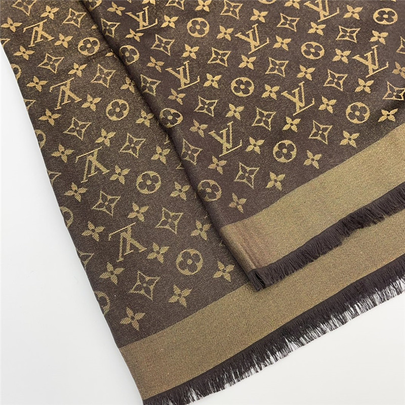 l0vis Vvtt0n lv gold and silver silk shawl