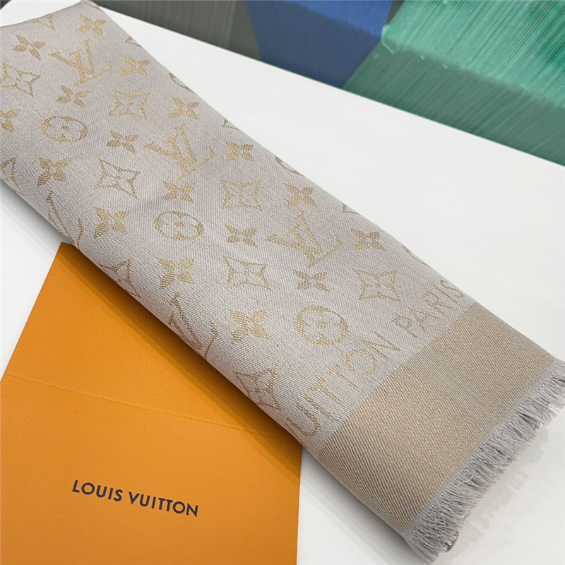 l0vis Vvtt0n lv gold and silver silk shawl