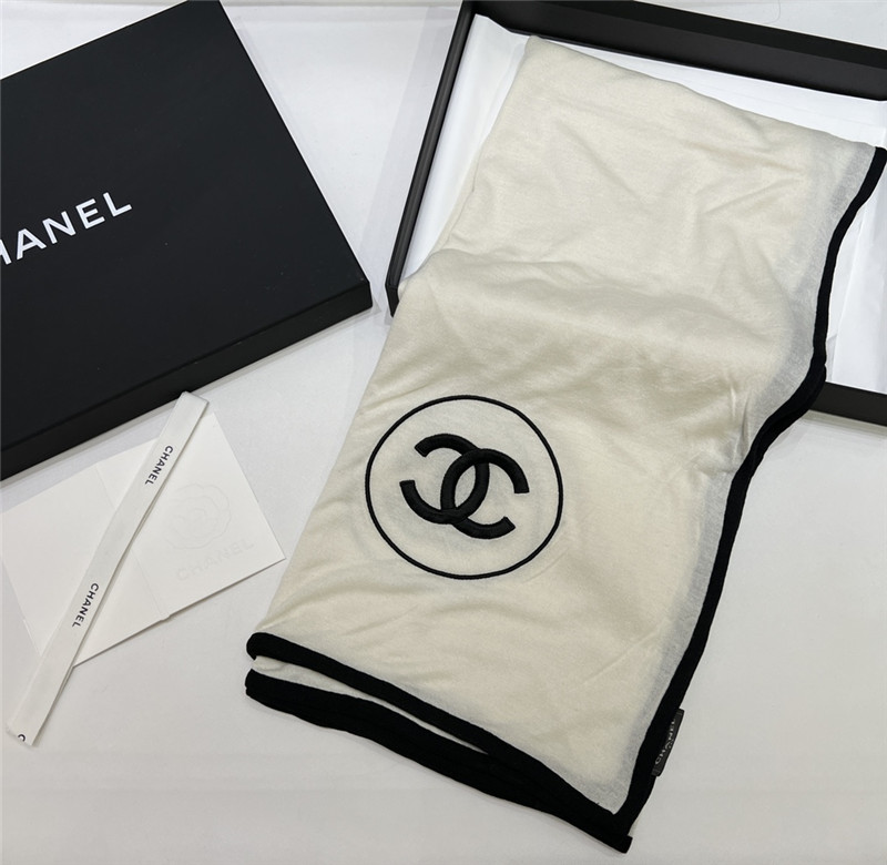 Ch**el velvet plain scarf