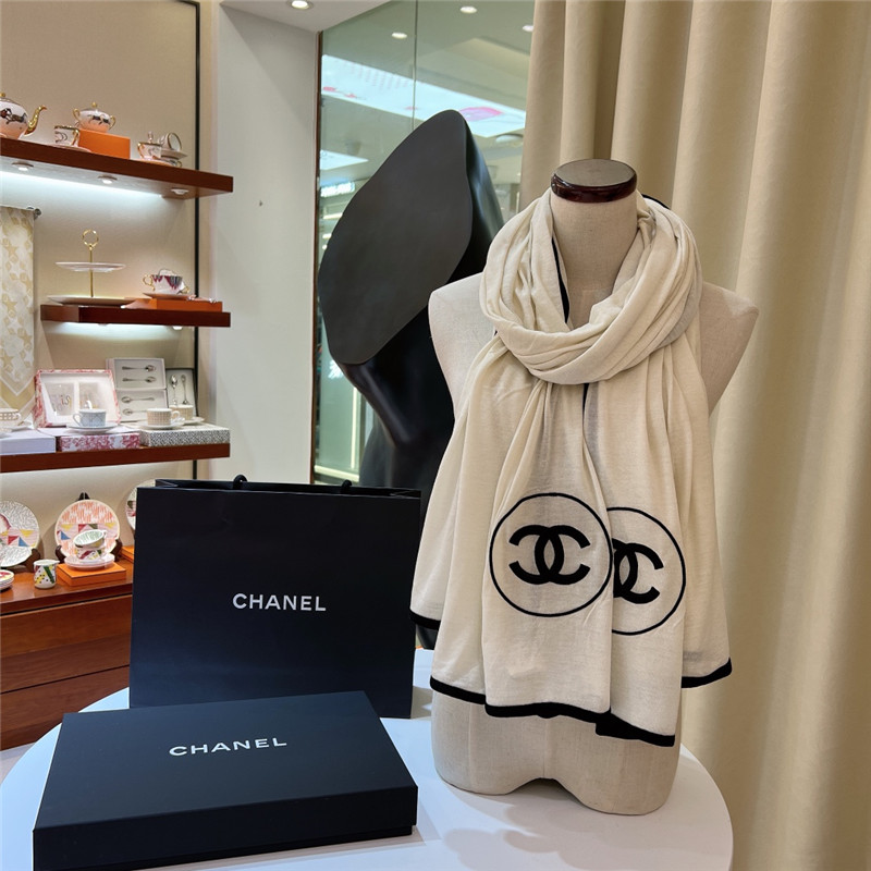 Ch**el velvet plain scarf