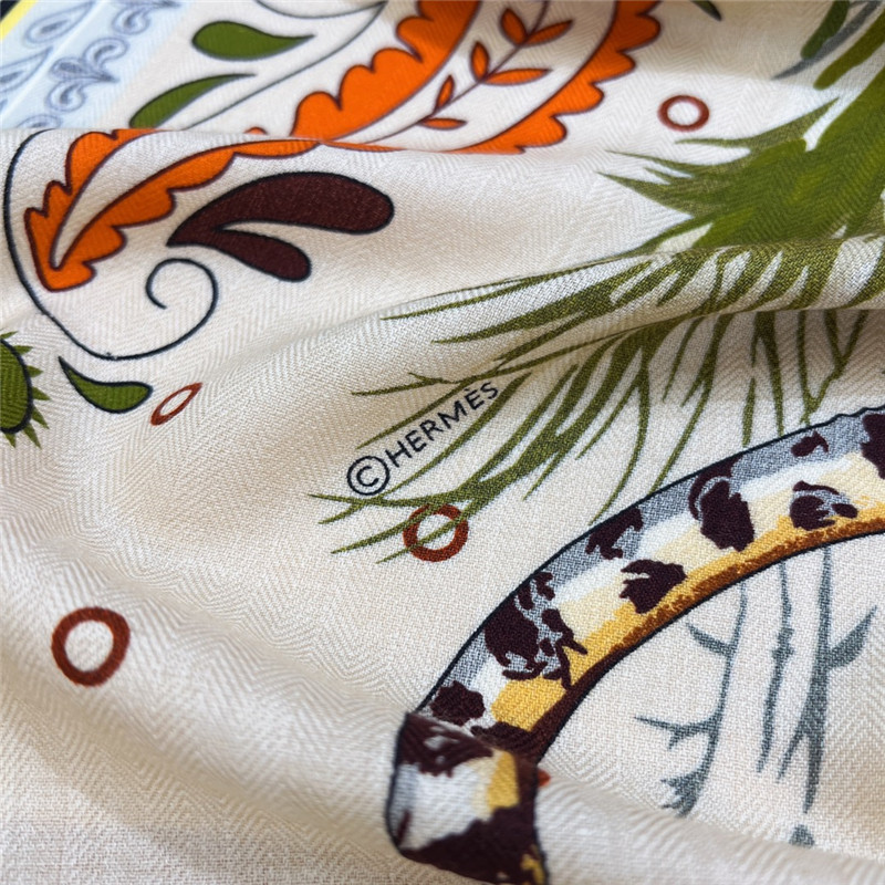 H**me5 animal motif silk scarf