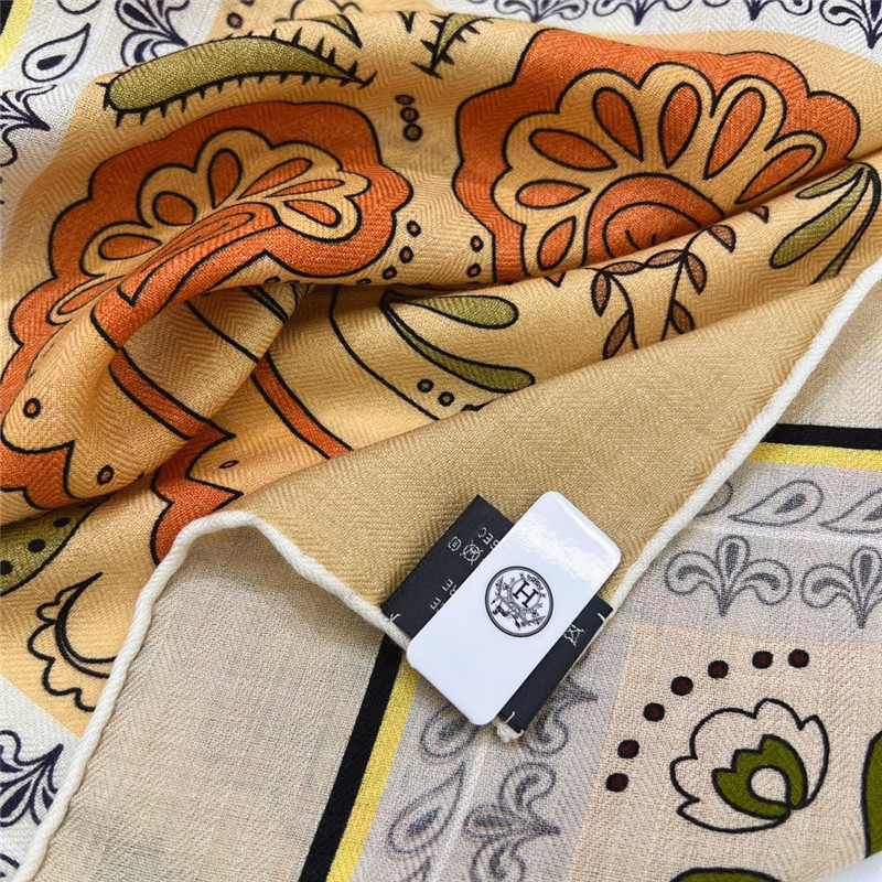 H**me5 animal motif silk scarf