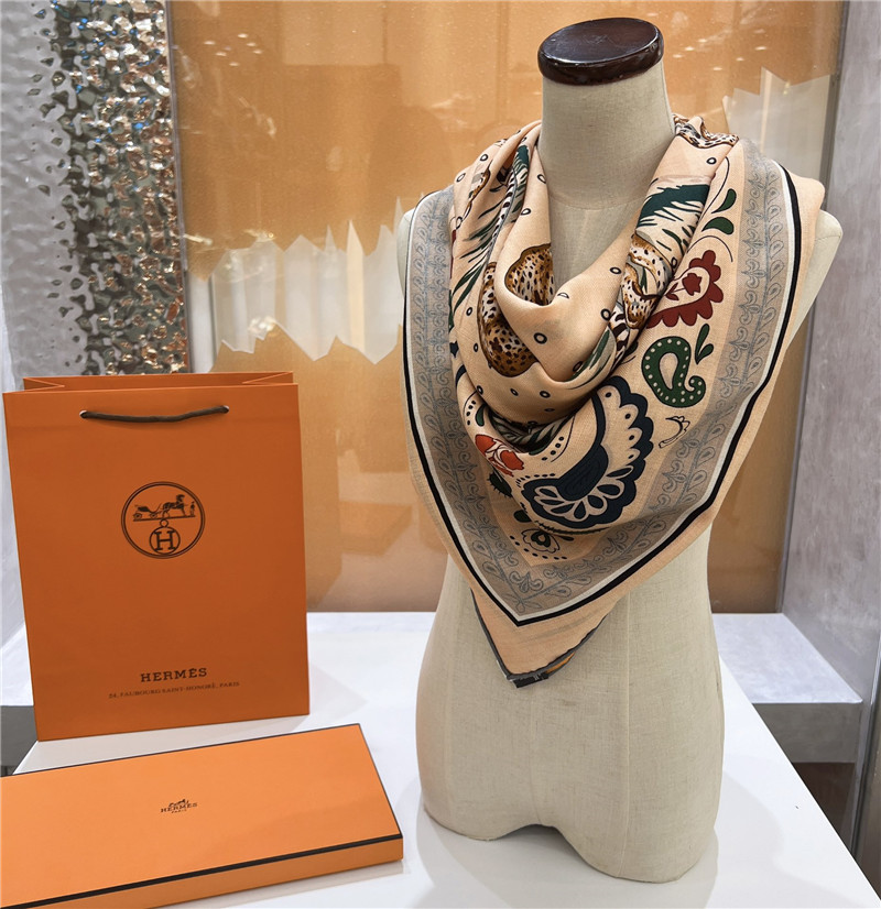 H**me5 double-sided silk scarf