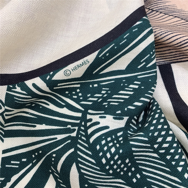 H**me5 double-sided same color square scarf