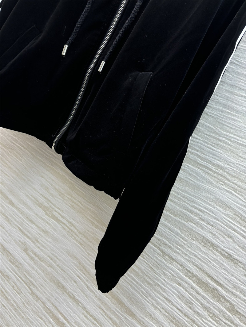 Ce1i*e hooded velvet suit