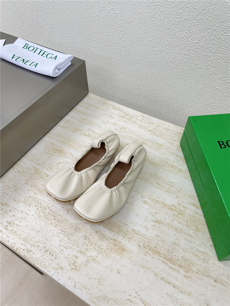 b0tt*ga Ven*ta shore ballerina in sea salt lambskin