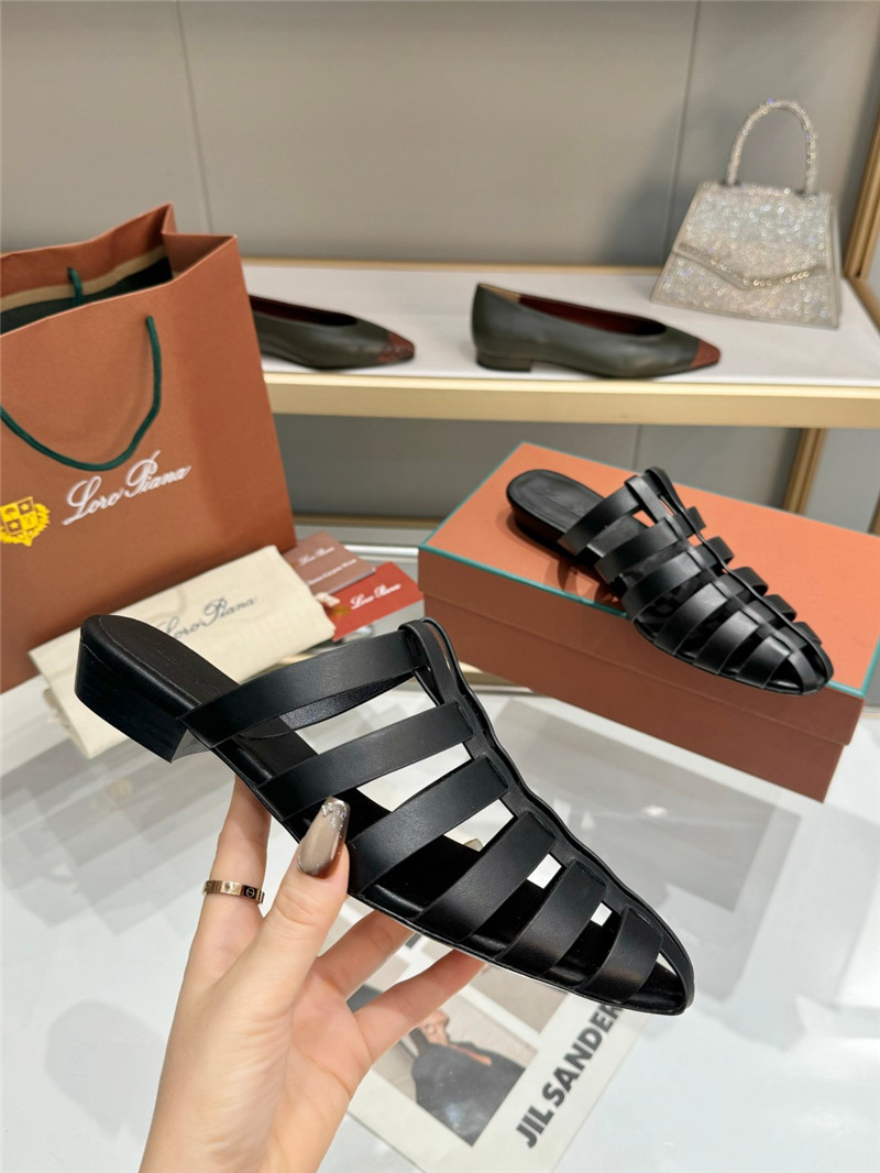 L0r0 P1ana braided strap sandals in black calfskin