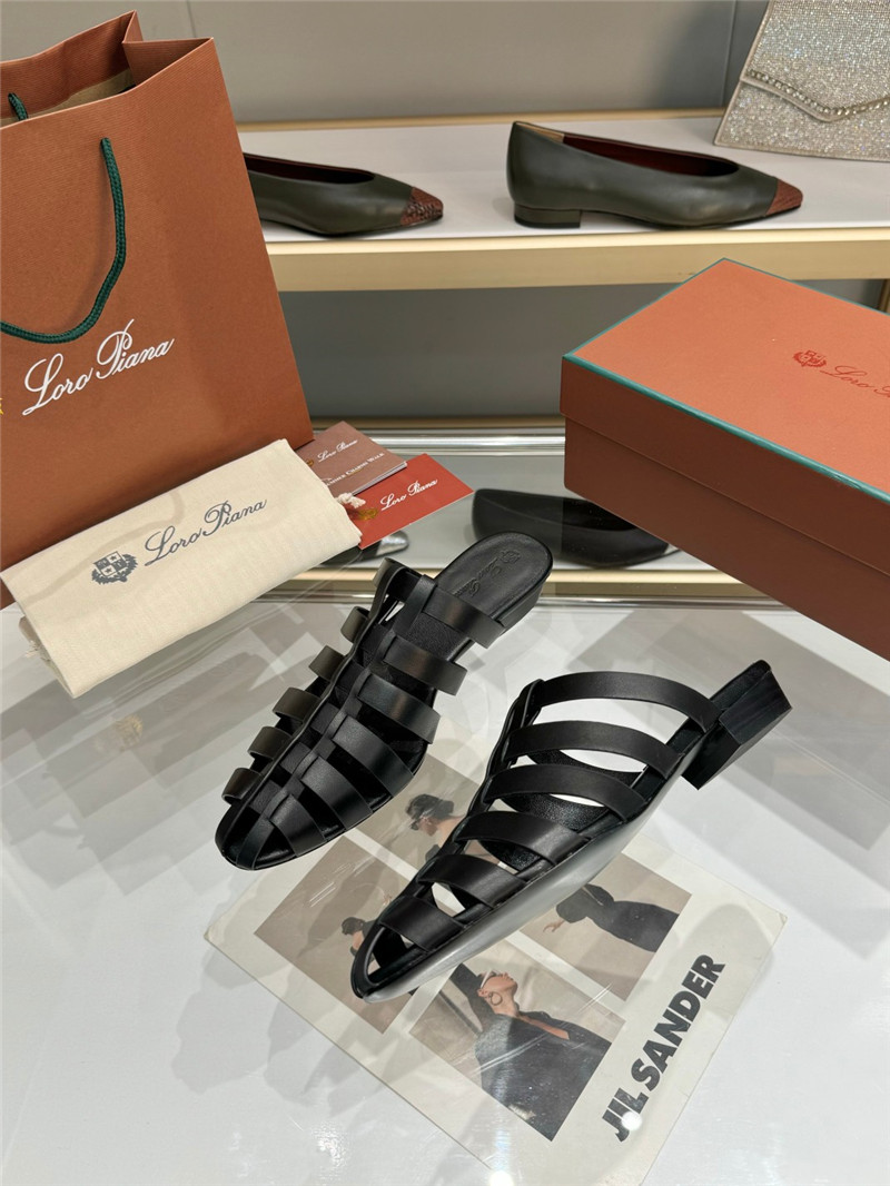 L0r0 P1ana braided strap sandals in black calfskin