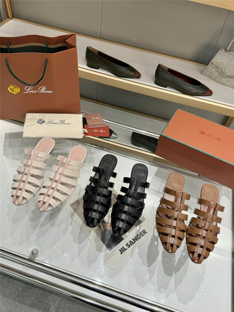 L0r0 P1ana braided strap sandals in black calfskin