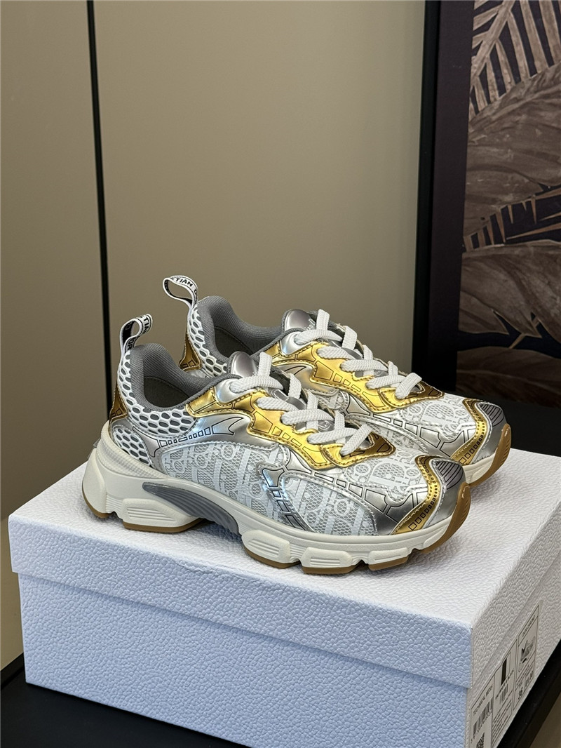 D10r vibe trainers gold